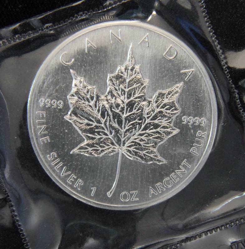 1988 .9999 FINE SILVER CANADA MAPLE LEAF SEALED