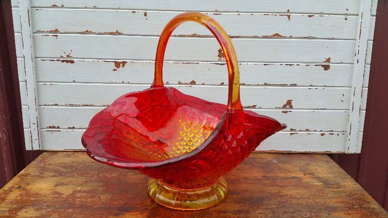 lot 49 image: Large Amberina Basket
