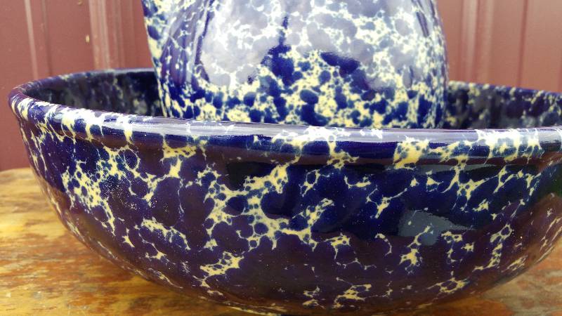 lot 51 image: Bennington Potters Wash Basin & Pitcher Sponge Wear