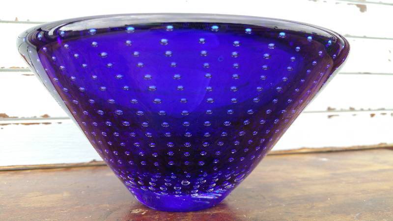 lot 48 image: Heavy Bubble Glass Bowl