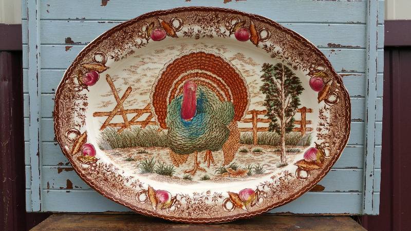 lot 66 image: Large VintageAntique Turkey Thanksgiving Serving Platter