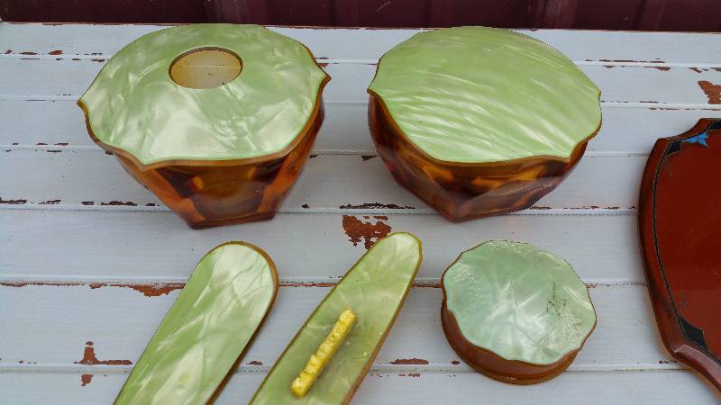 lot 69 image: Vintage Celluloid Dresser Set