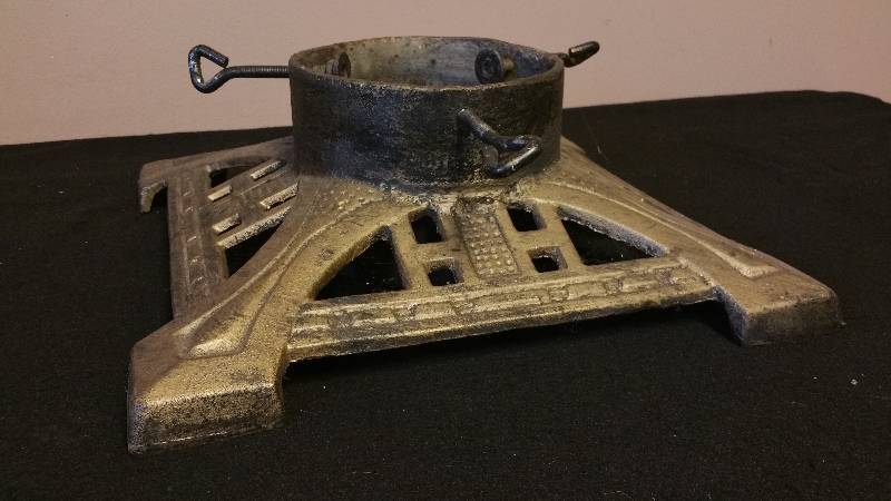 lot 101 image: Antique Art Deco Cast Iron Ornate Christmas Tree Stand
