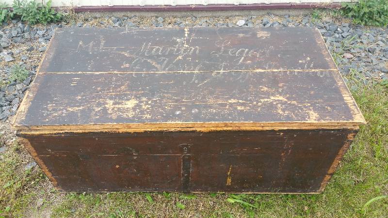 lot 26 image: Legatt Family Imigrint Trunk