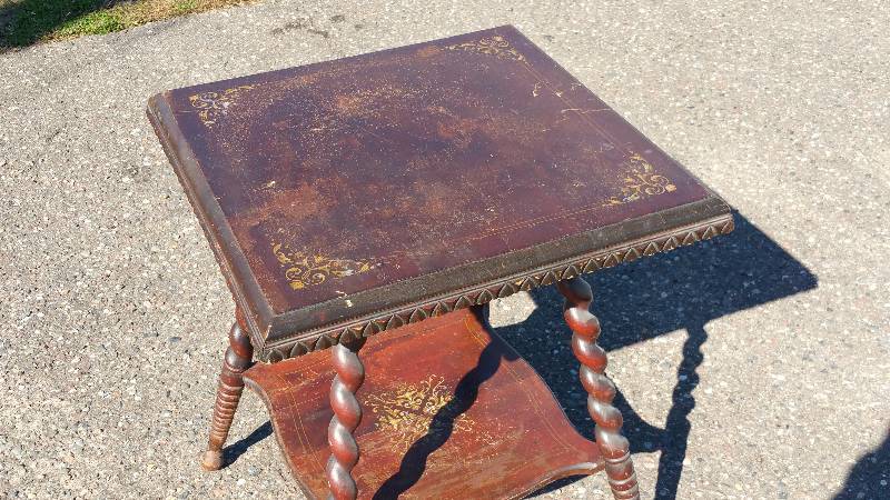 lot 14 image: Victorian Barley Twist 2-Tiered Occassional Table
