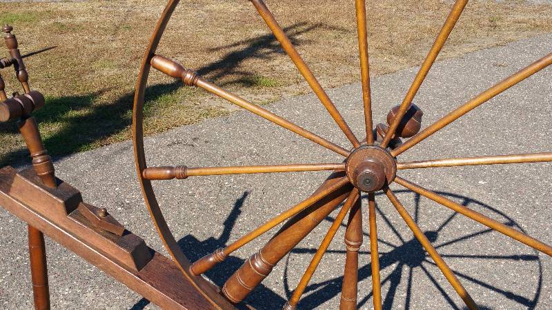 lot 2 image: Large Primitive Spinning Wheel