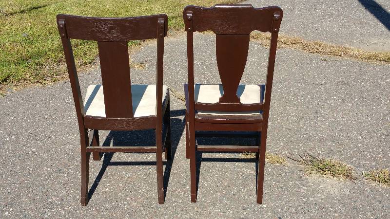 lot 33 image: (2) Antique Dinning Chairs