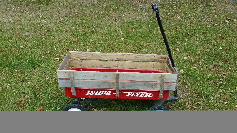 lot 35 image: Radio Flyer Wagon