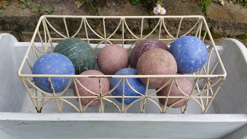 lot 130 image: Wood Planter Box & Bocce Ball Set