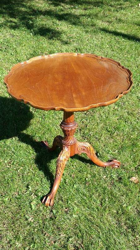 lot 18 image: Imperial Mahogany Claw Foot Gallery Table