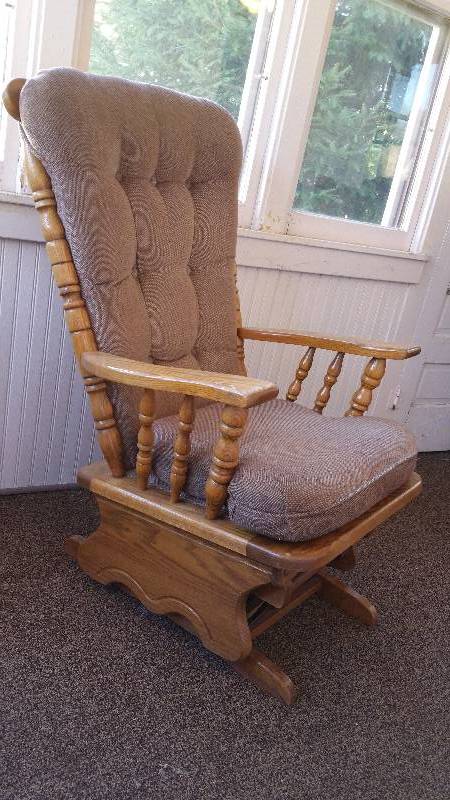 lot 145 image: Oak Upholstered Glider