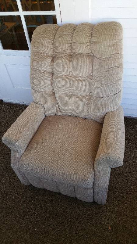 lot 146 image: Upholstered Recliner