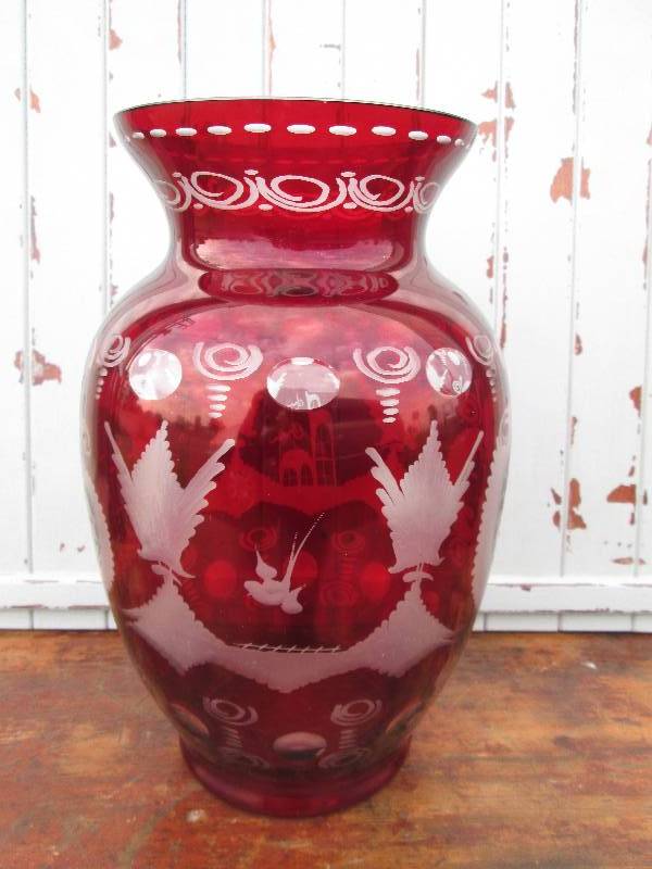 lot 132 image: Egermann Ruby Glass Vase