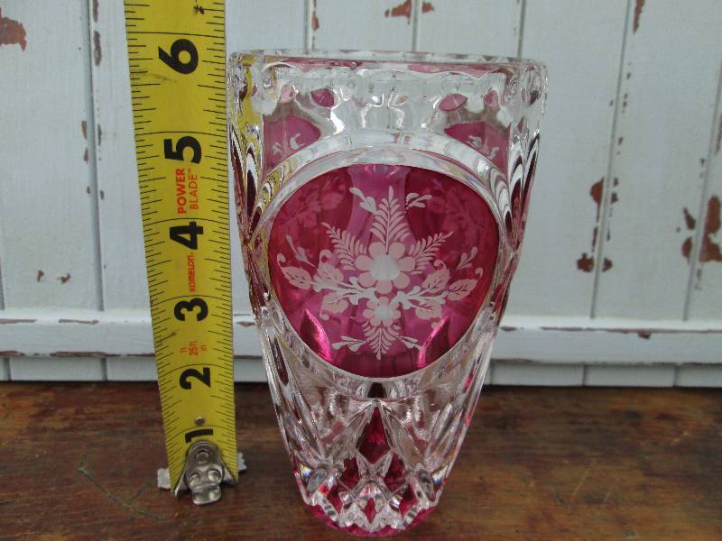 lot 137 image: Clear and Ruby Vase