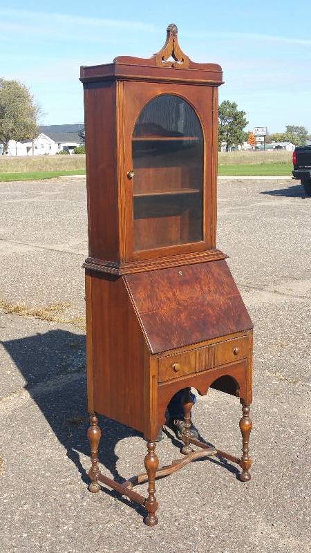lot 38 image: Handsome American Walnut Secretarys Desk