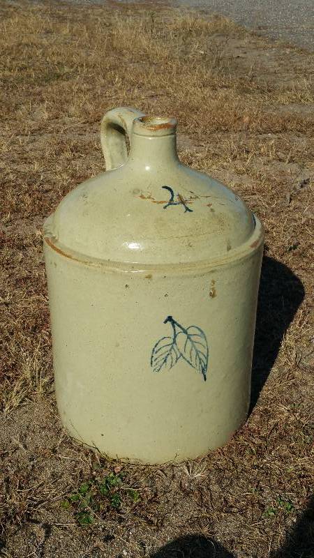 lot 152 image: Antique 4 Gallon Red Wing Birch Leaf Shoulder Jug Crock