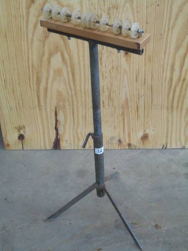 lot 12 image: Adjustable Steel-Base 14 Roller Gu...