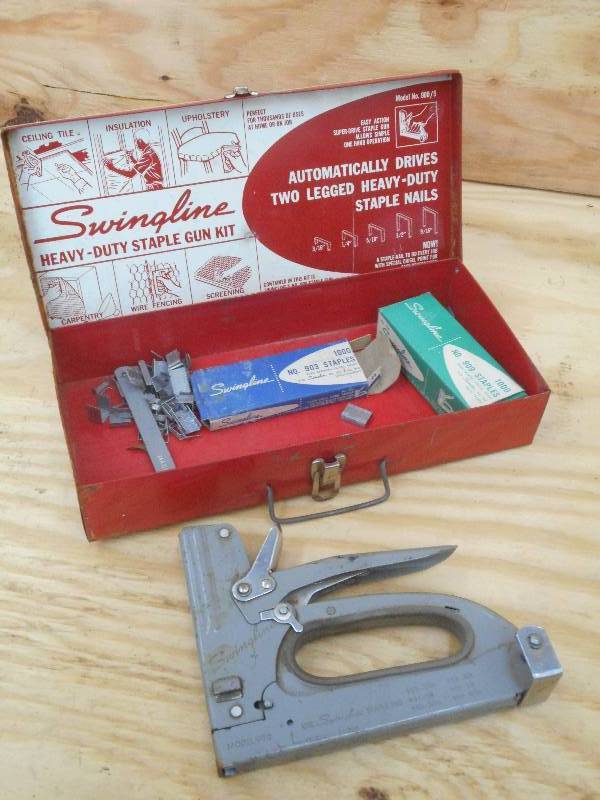 lot 21 image: Swingline Heavy Duty Stapler With C...