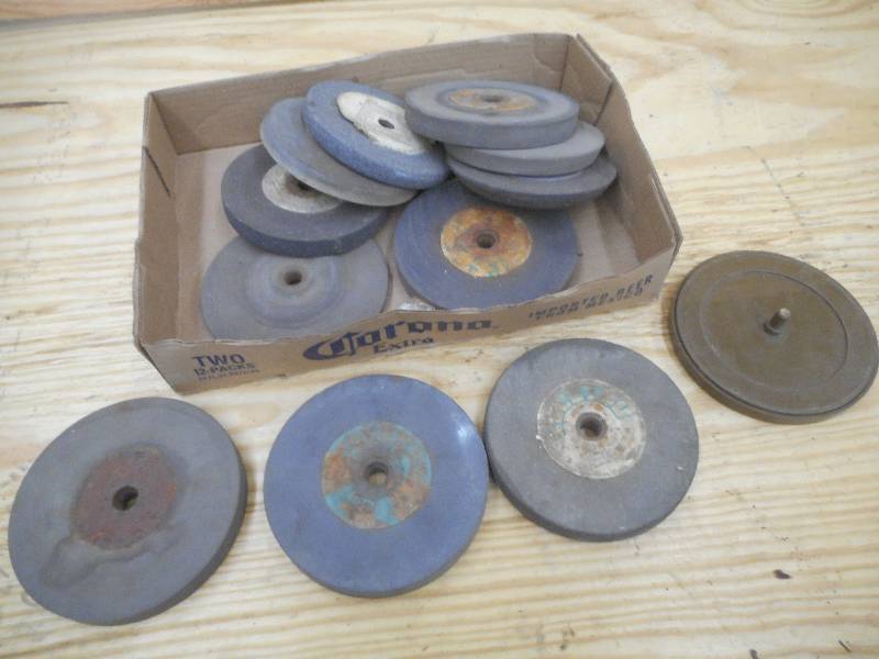lot 41 image: Box Of Assorted Grinding Wheels ...