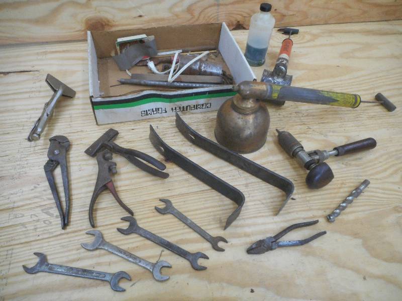 lot 45 image: Box Of Assorted Hand Tools, Sprayer...