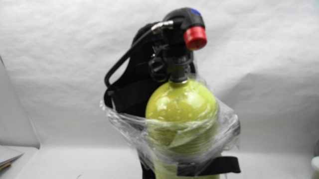 lot 807 image: SCUBA TANK DRAGER WRZE-2319