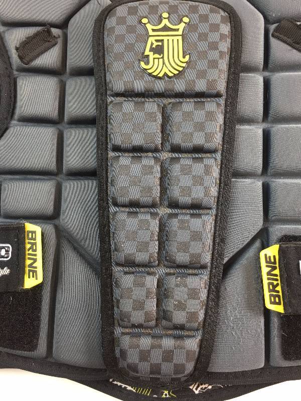 lot 195 image: Kids Brine LoPro Superlight Lacrosse Shoulder Pad Small Childrens Size