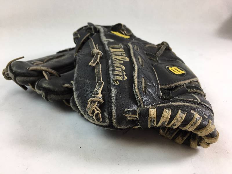 lot 196 image: Wilson Black Genuine Leather Baseball Glove Mitt Signature Model A2211