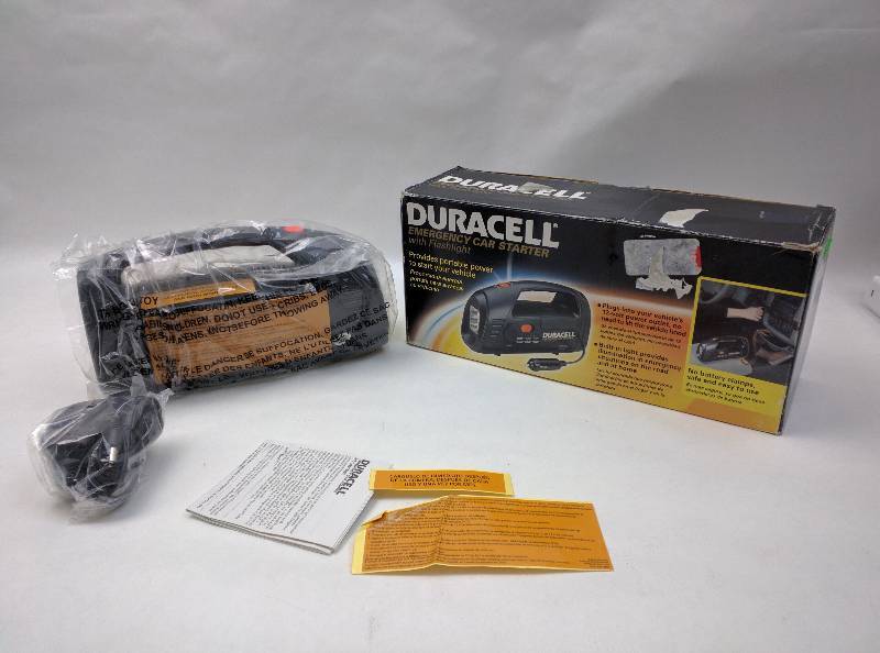 lot 5 image: Duracell Djump Emergency Car Starter With Flashlight NEW OPEN BOX