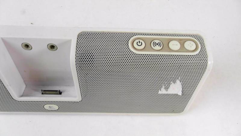 lot 261 image: Logitech 30 pin Ipod Dock