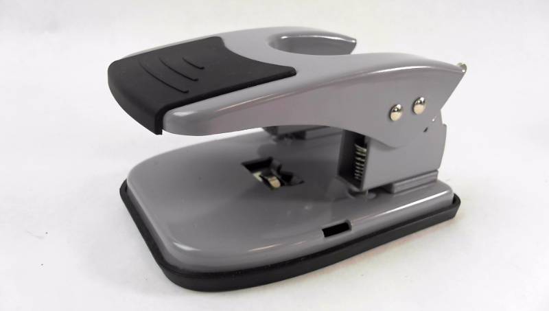 lot 263 image: OfficeMax 2 Hole Punch