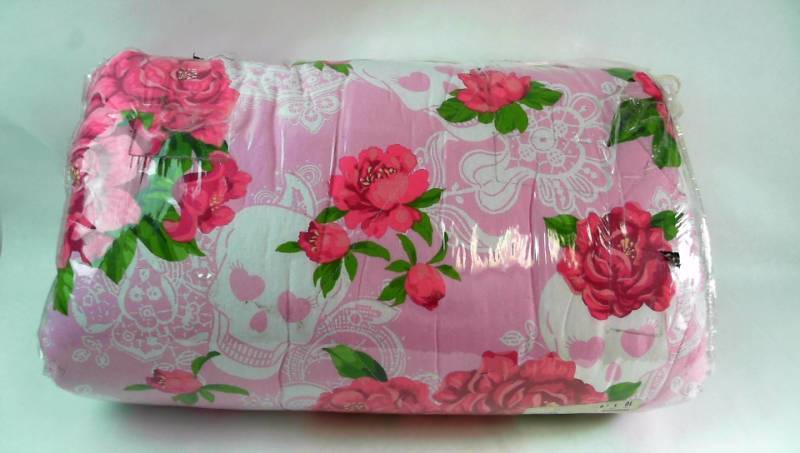 lot 266 image: Skull & Roses 8 Piece Full Size Bed Set