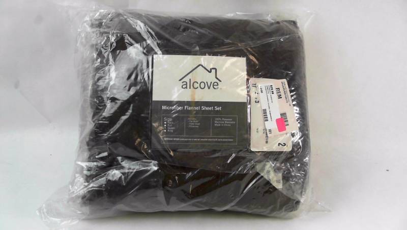 lot 272 image: Microfiber Flannel Sheet Set Queen Size