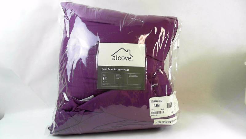 lot 274 image: Alcove Solid Color Accessory Set Queen Size