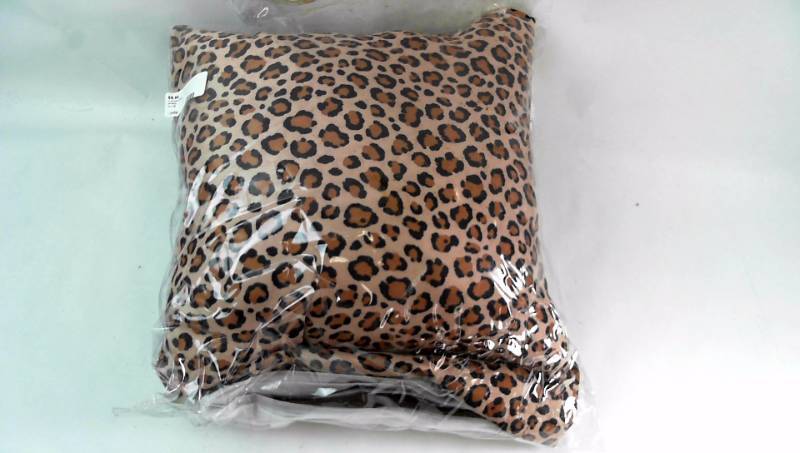 lot 283 image: Myhome Queen Reversible Pillow Set
