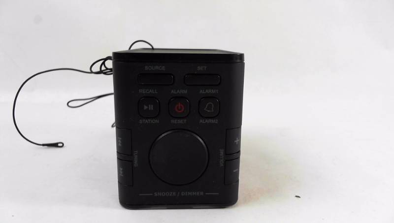 lot 286 image: Memorex 30 pin Docking Station & Radio