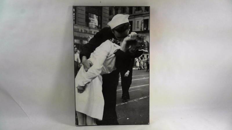 lot 623 image: WWII Victory Sailor  Nurse Kiss