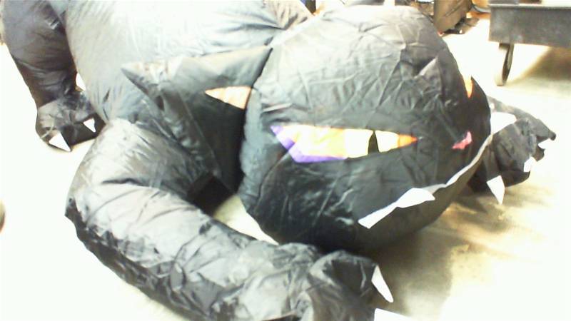 lot 37 image: Alcove 4ft Inflatable Crouching Black Cat Halloween