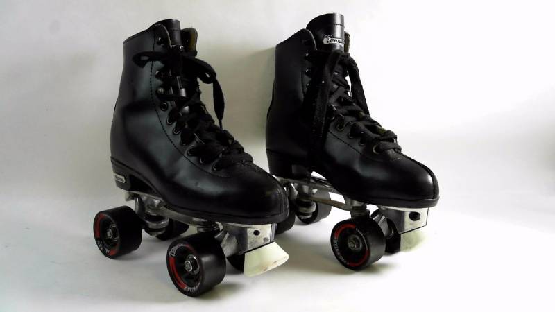 lot 300 image: Chicago Roller Skates Mens Deluxe Leather Lined See Description
