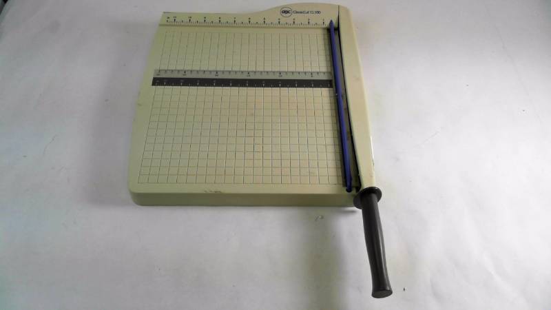 lot 325 image: GBC Classic Cut CL100 Paper Cutter  Trimmer