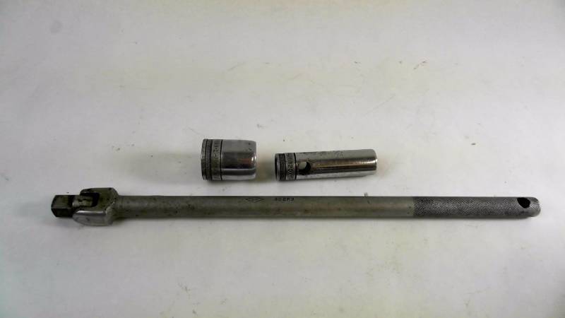 lot 330 image: S-K Deep Well 58 & 1516 With Breaker Bar