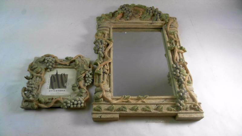lot 640 image: Framed Decorative Mirror Set