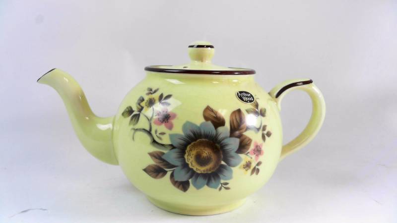 lot 644 image: Flower Tea Pot Arthur Wood England 5469