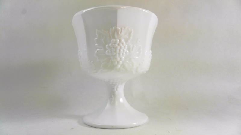 lot 650 image: Grapevine Cut Glass