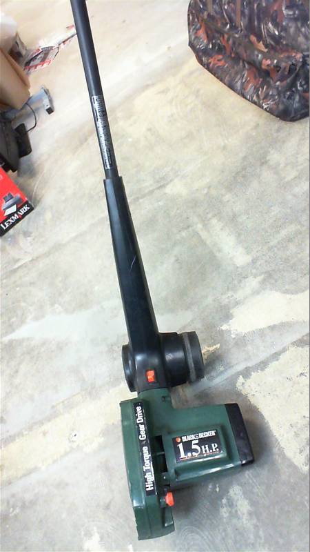 lot 58 image: Black and Decker LE400 Type 1 1-12 Horse Power Edger
