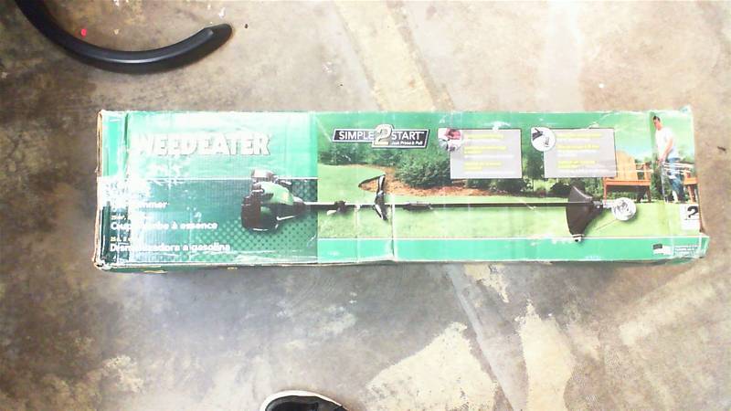 lot 71 image: Weedeater W25SFK Straight Shaft Gas Trimmer, 25cc Weed wacker OPEN BOX