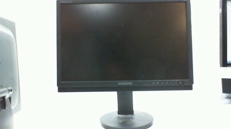 lot 100 image: Lot of 4 Computer monitors and 1 TV Monitor combo, VGA No HDMI DELL, Samsung, sony, Fuji Plus, Magnavox. Various sizes