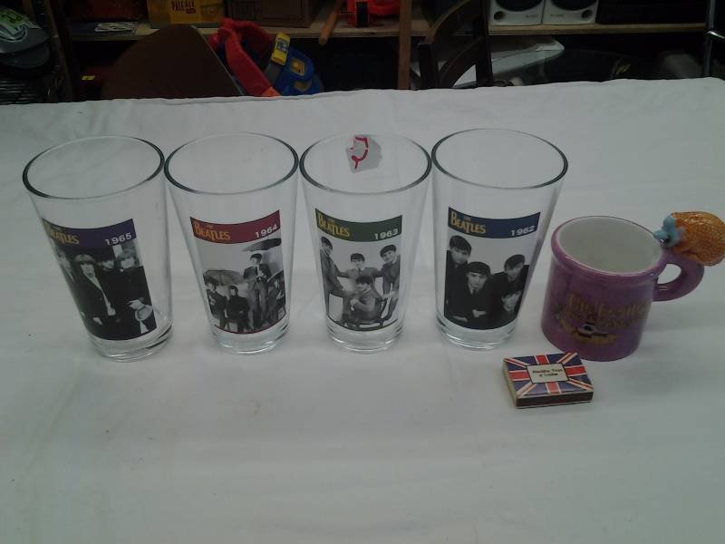 Set Of 4 Beatles Glasses, 1-Yellow Submarine Mug