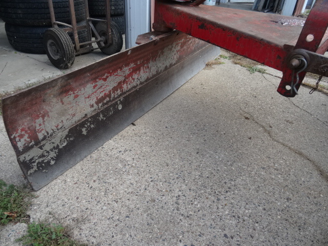 lot 2B image: 3 point grader blade.