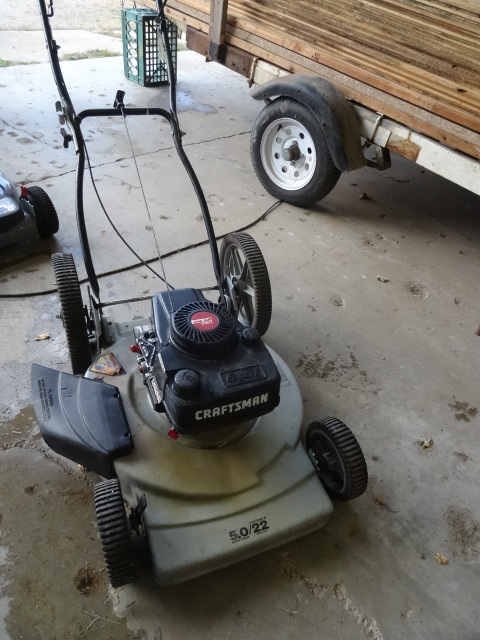 lot 8 image: Craftsman 22 push mower