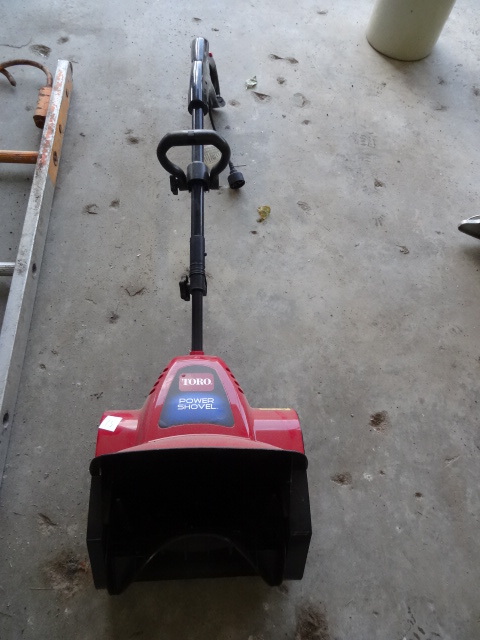 lot 13 image: Toro power shovel